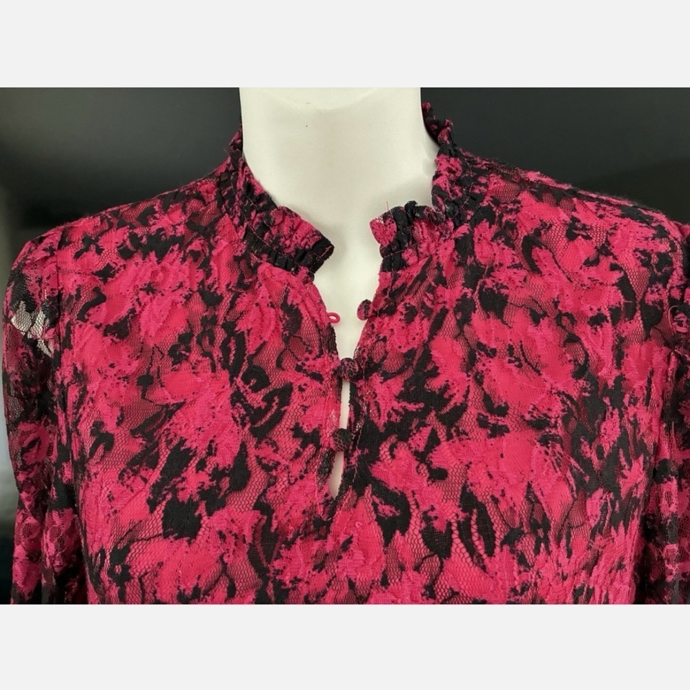 Cable & Gauge Pink and Black Floral Lace Blouse‎ - Picture 3 of 8